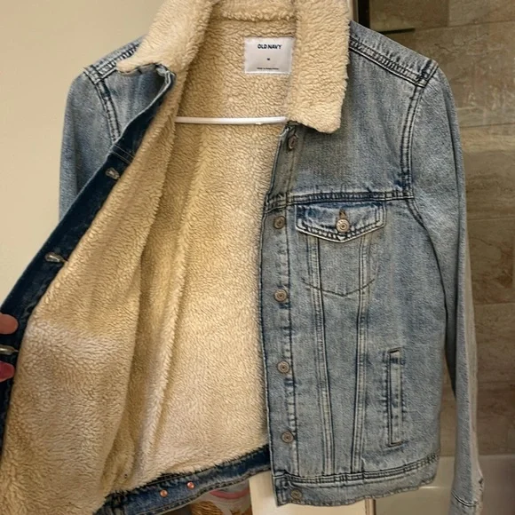 Women’s size M Old Navy, Sherpa lined Jean jacket - Picture 4 of 6